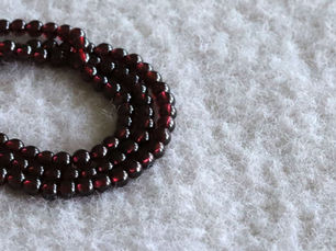 Garnet Gemstone Meaning: Healing Properties and Daily Uses
