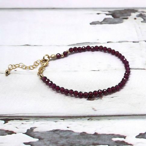 Purple garnet bead crystal bracelet with adjustable extender chain 14k gold minimalist jewelry, elegant and timeless