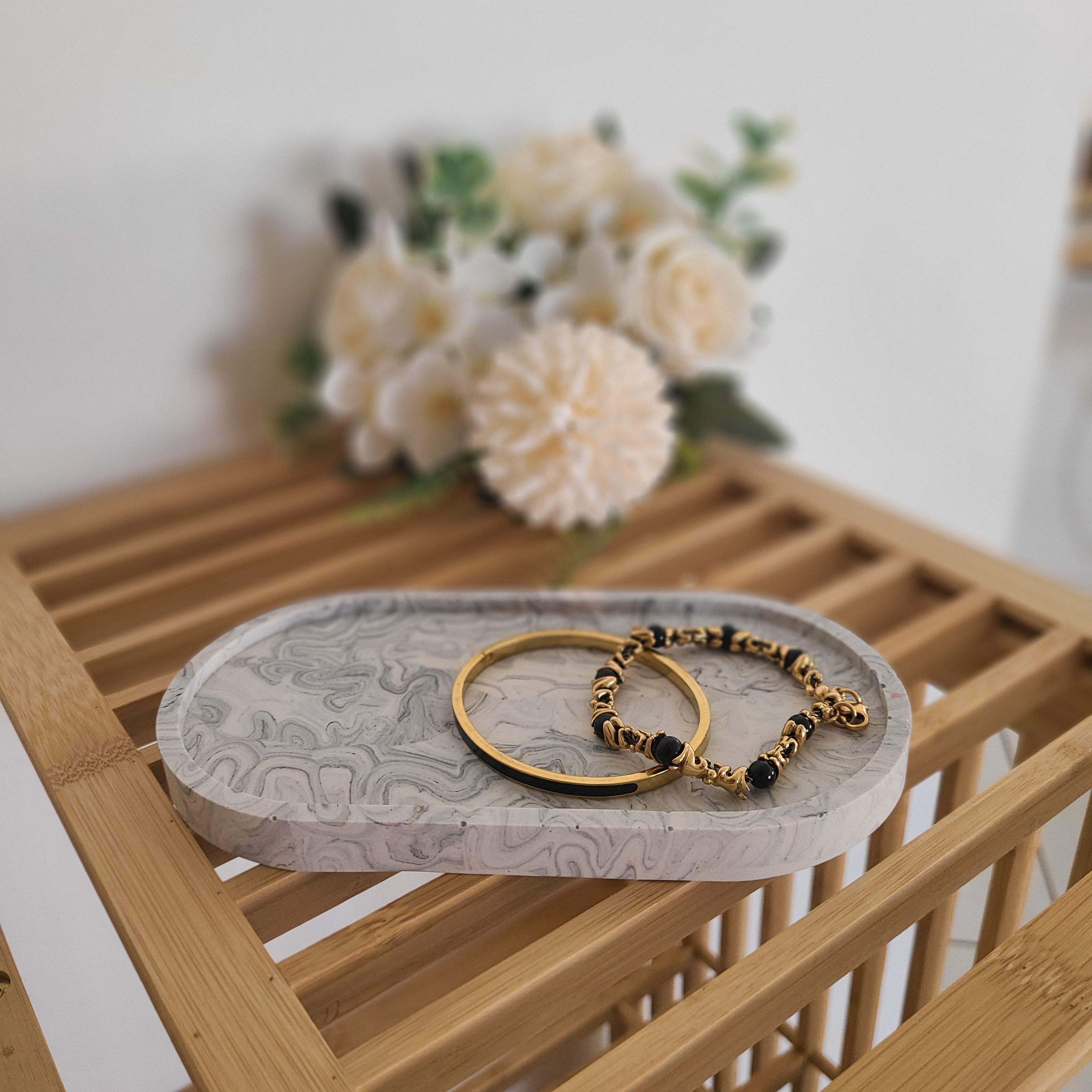 Petit plateau ovale en Jesmonite - Personnalisable