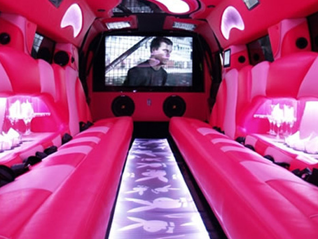 How To Best Pink Limousine Hire In London?