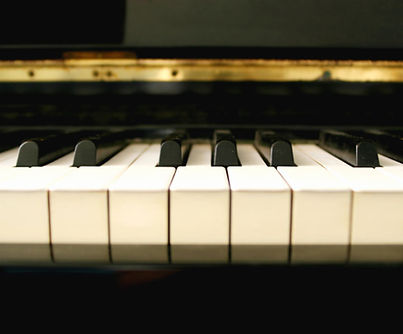 Nahaufnahme der Klaviertastatur