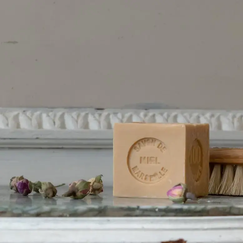 Miel - savon au beurre de karité - les choses simples