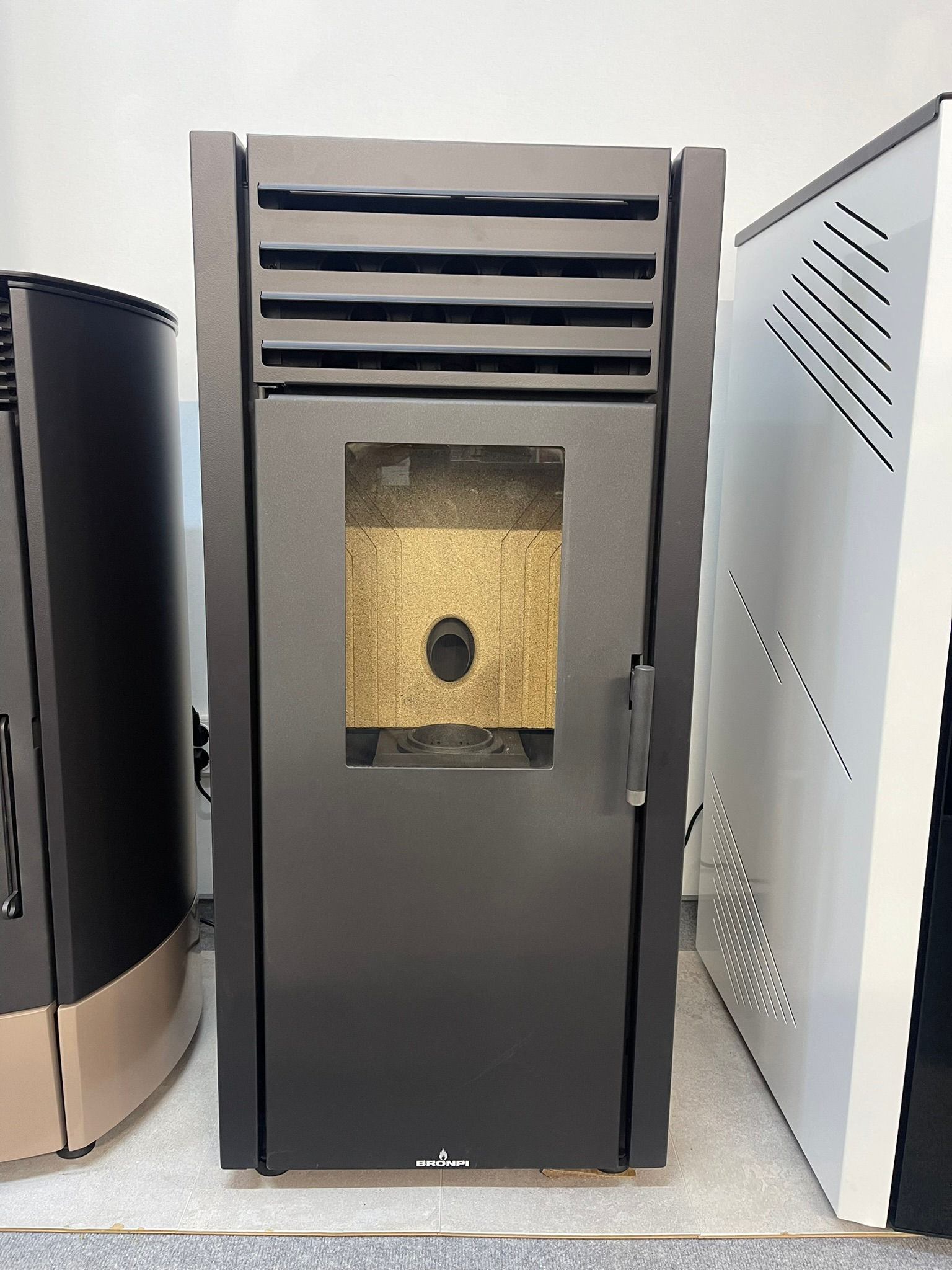 K0337 Bronpi Adel orinė granulinė krosnelė