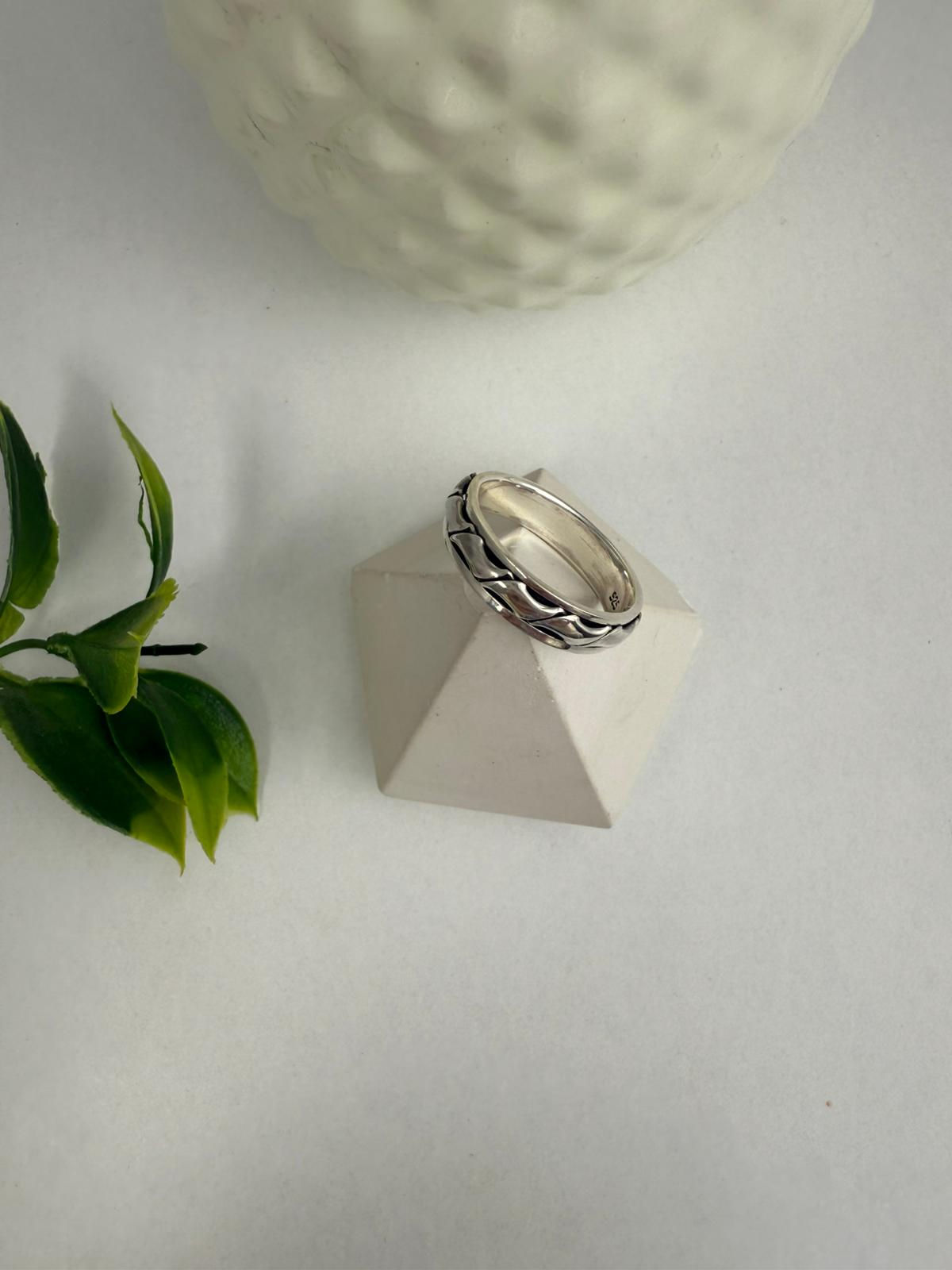 Deseni Dönen Gümüş Yüzük