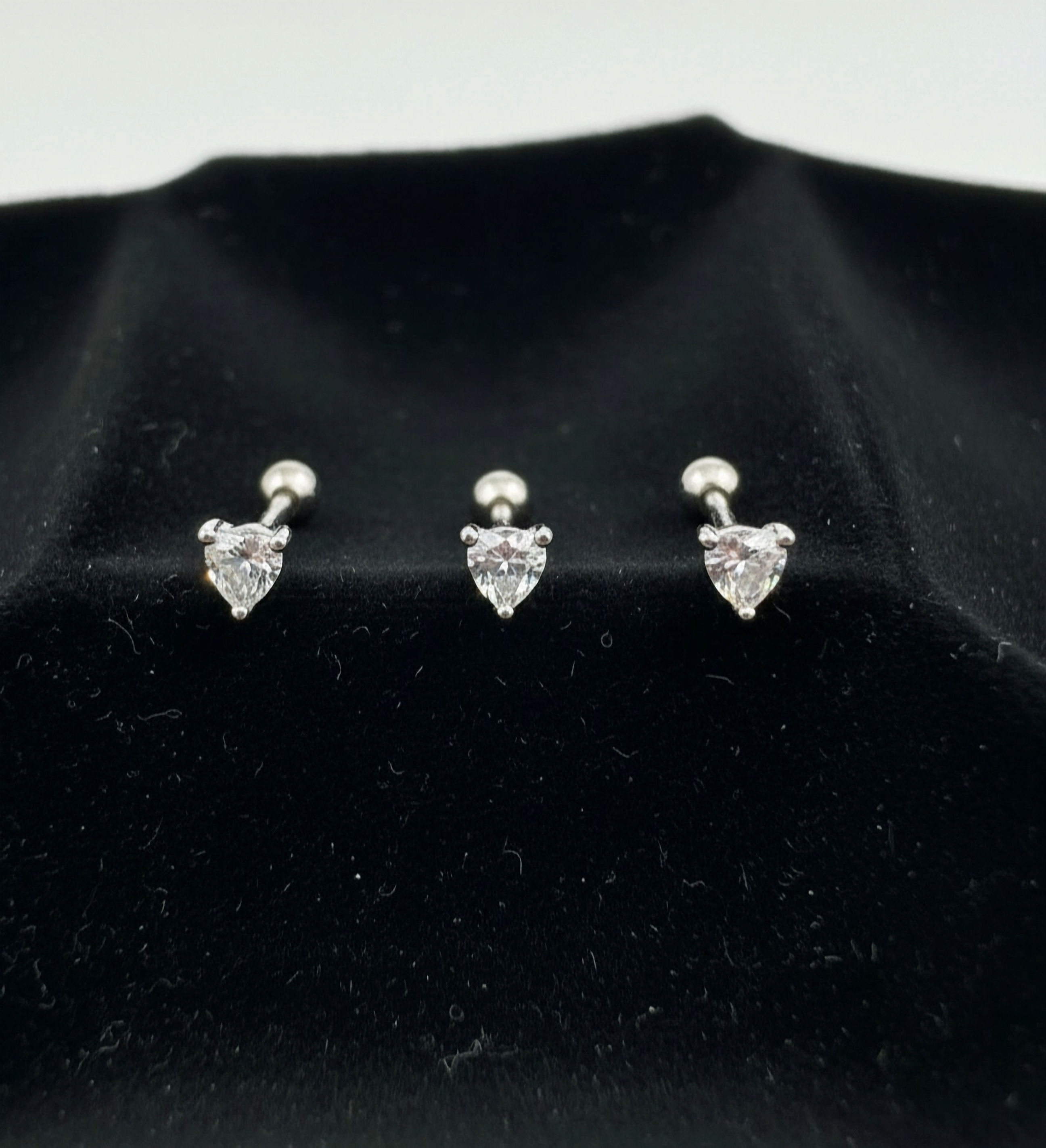 Üçgen Model Taşlı Gümüş Piercing