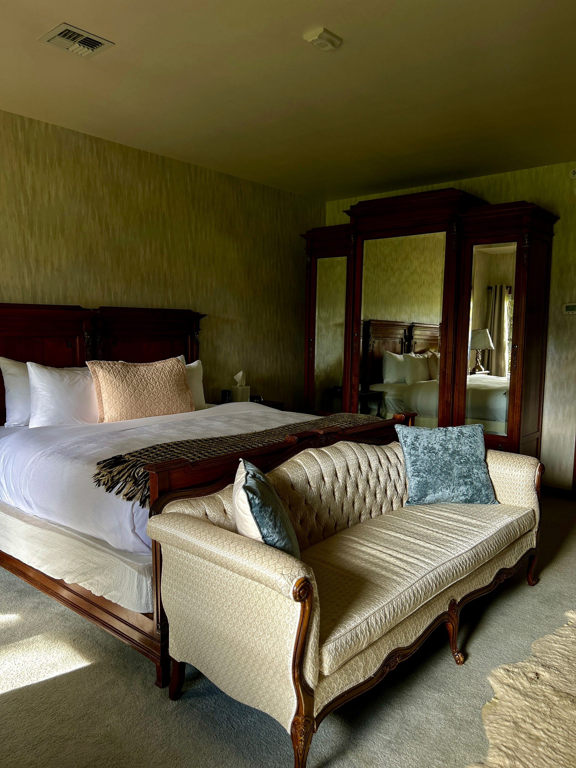 Elegant room with antique French furniture at Casia Lodge & Ranch, a luxury hotel in Twisp, Washington.