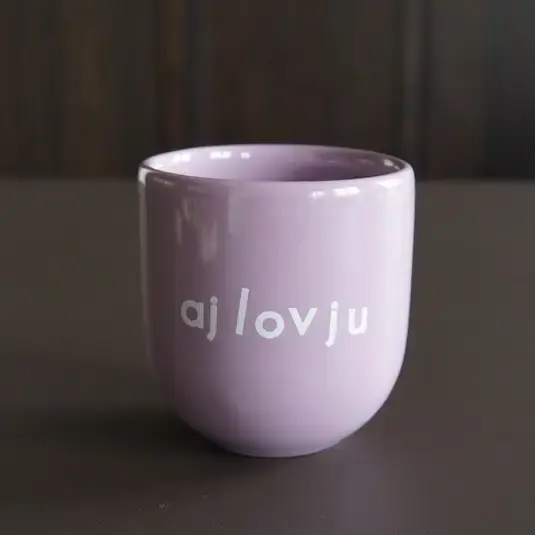 Sisi Tasse 'aj lov ju' – handgefertigte Keramiktasse aus der EU mit Schriftzug, liebevolles Geschenk & Unikat