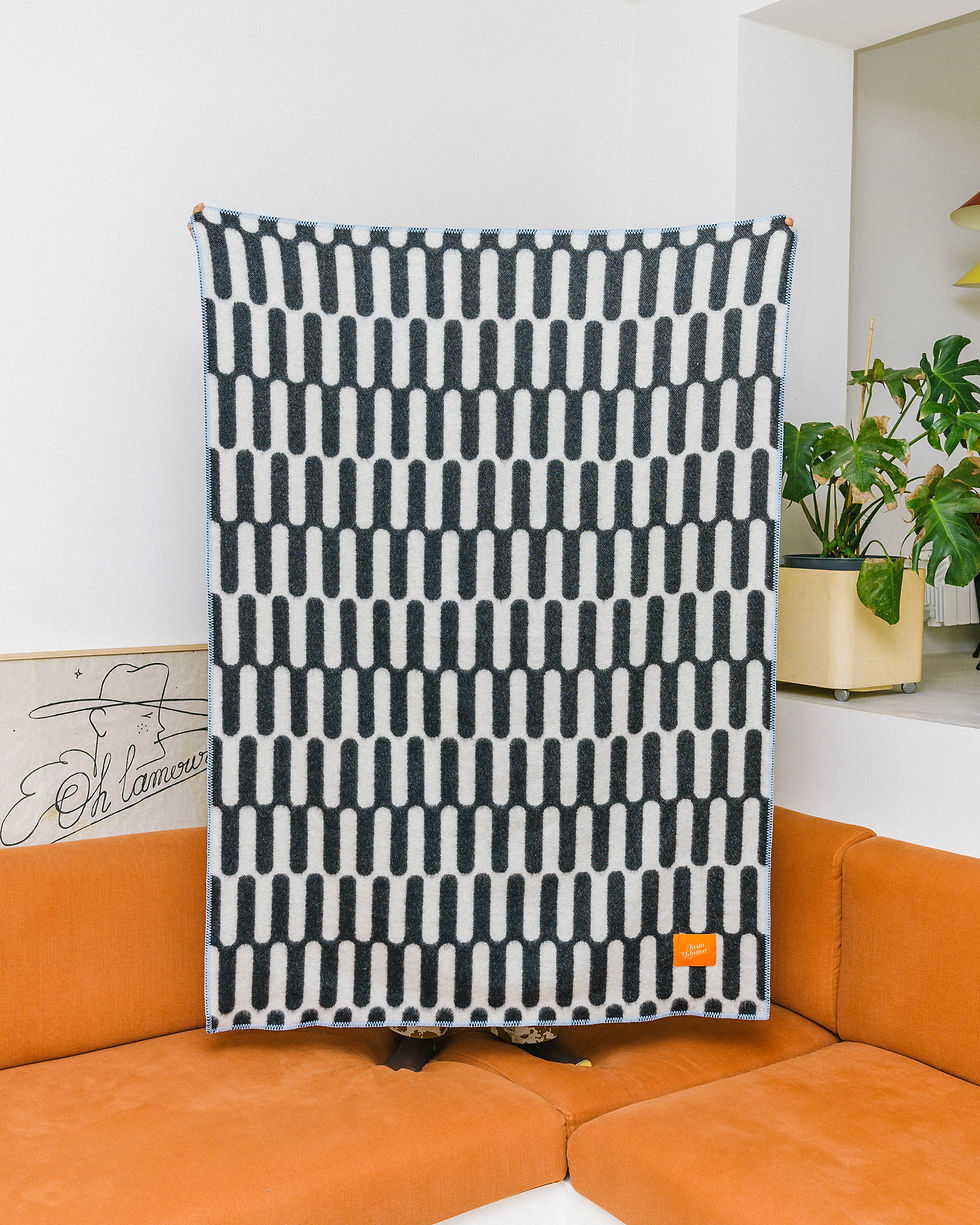 Miniaturbild: Bunte Plaid / Wolldecke von TARTA GELATINA – nachhaltig gefertigt aus biologischen Fasern, handgefertigt in kleinen Chargen.