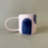 Handgefertigte, geometrische Tasse aus Keramik – einzigartig, modern und perfekt für ruhige Momente.