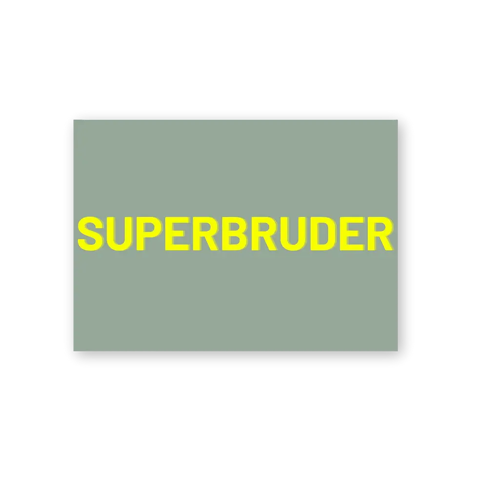 Postkarte „SUPERBRUDER“ von HERR&FRAUHEMPEL aus Holzschliffpappe, ideal für Geburtstage & Erfolge