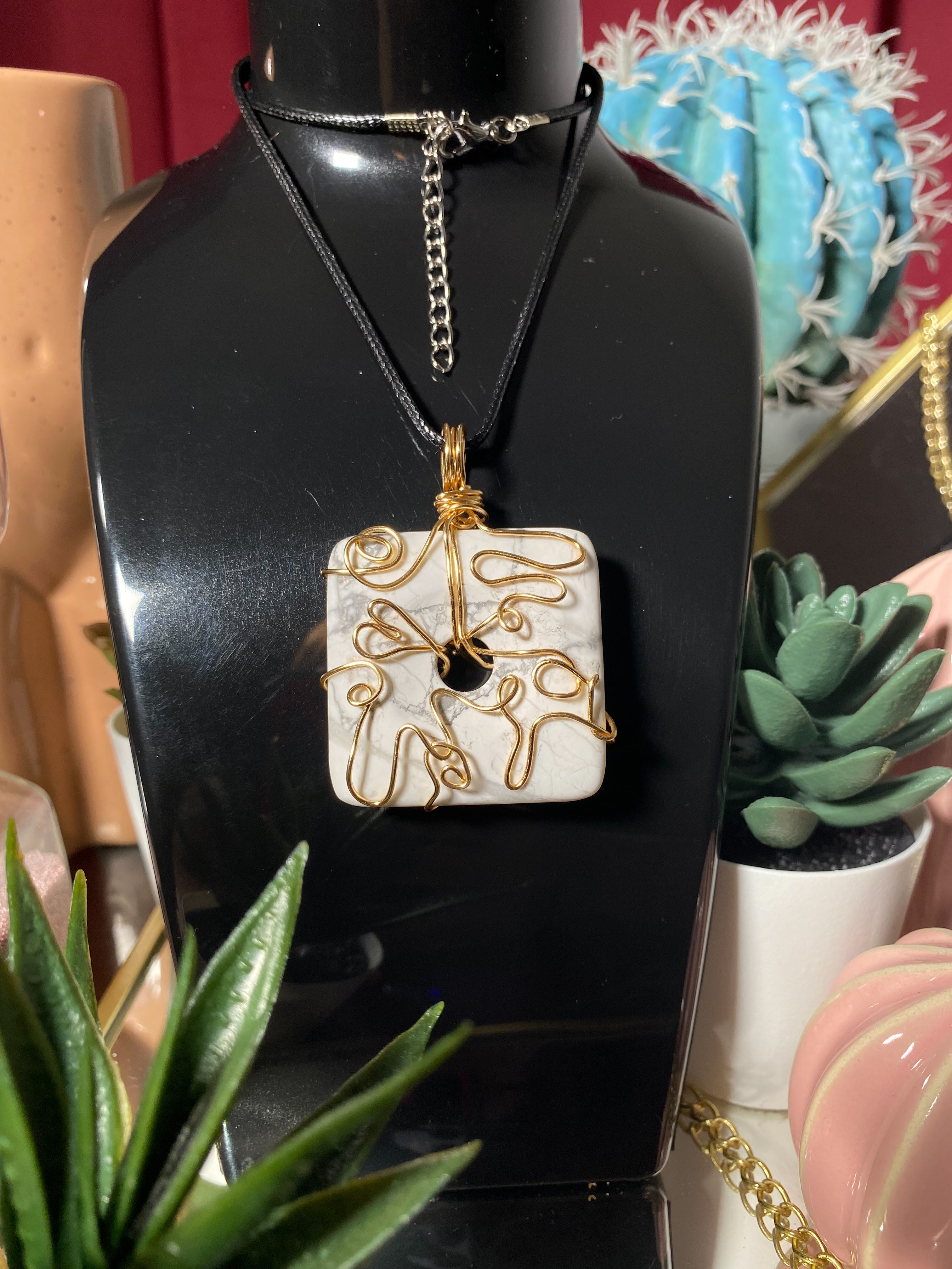 Hazel Howlite