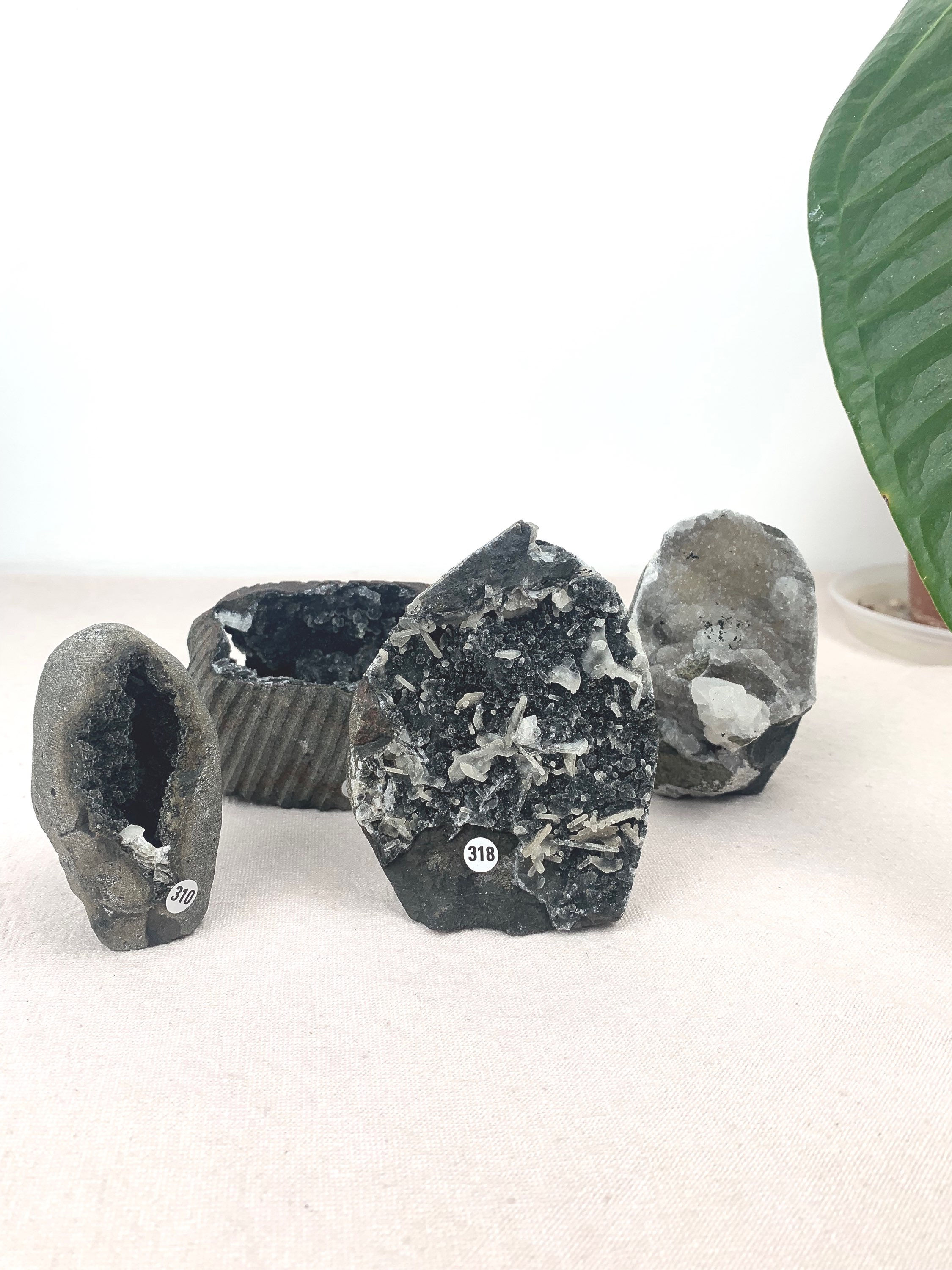 Géode Calcedoine Noire