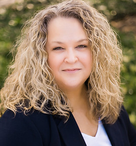 L Smith Headshot 8_edited.jpg