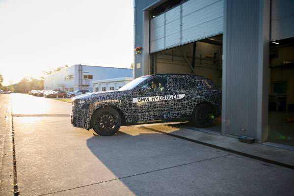 Der neue BMW iX5 Hydrogen 2028 setzt neue Maßstäbe in der Industrie.