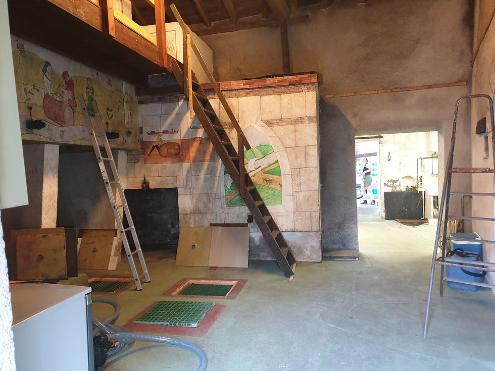 La future salle d'accueil des client·es aura besoin d'un bon rafraichissement !