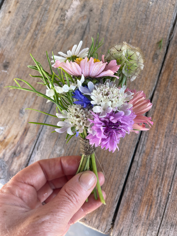 A buttonhole for wedding guests 