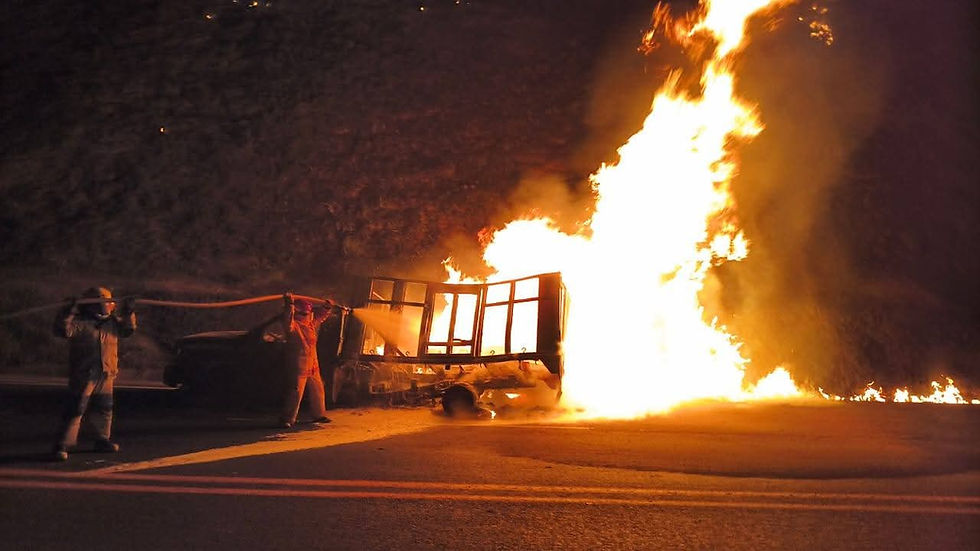 Bomberos 🚒 👨🏽‍🚒 atendieron de manera oportuna un incendio 🔥 vehicular, sobre la Autopista 🛣️ México-Tuxpan Km133+800.