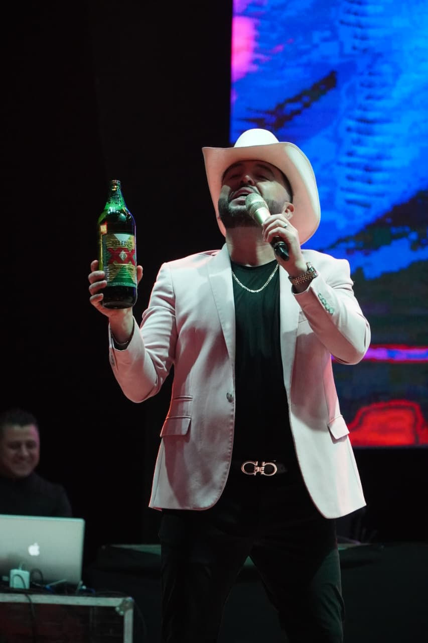 Mike Salazar conquista Huauchinango con una noche de carcajadas en el Teatro del Pueblo