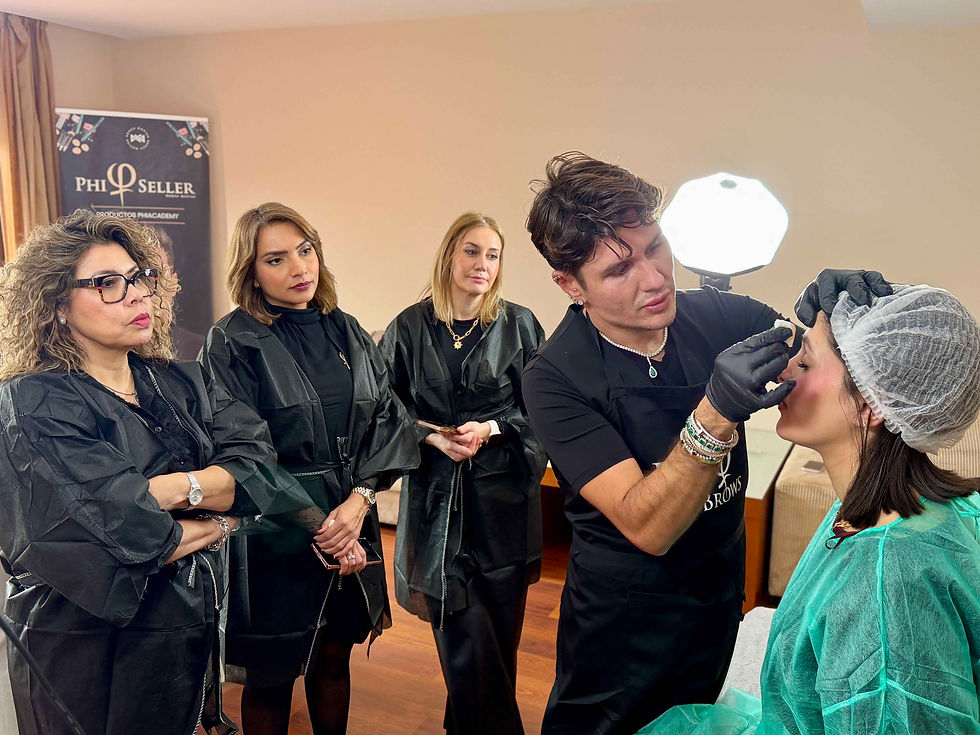 Nereu Matías performing a realistic eyebrow micropigmentation procedure