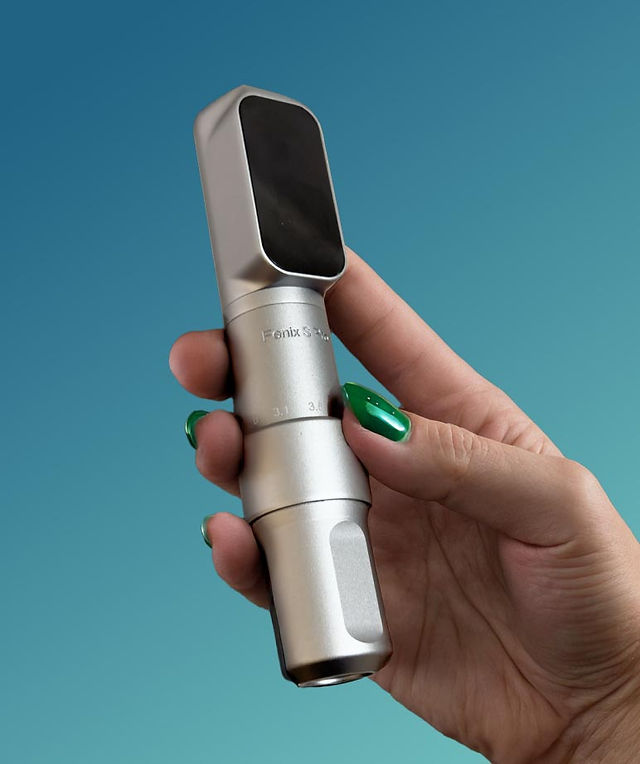 Máquina profesional Defenderr Fenix S Pro para maquillaje permanente disponible en varios colores