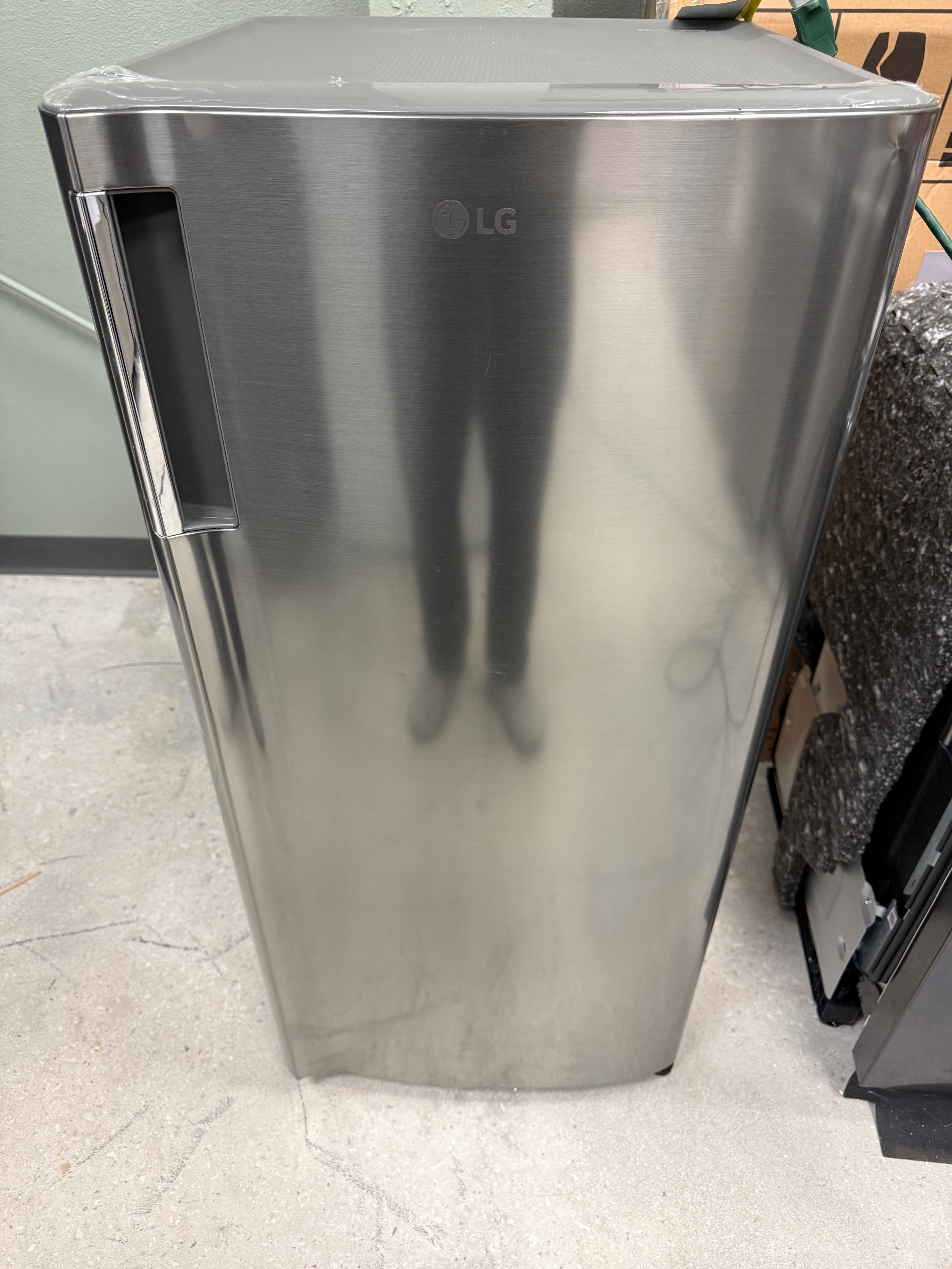 LG 6.0 cu. ft. Single Door Refrigerator with Inverter Compressor and Pocket Hand