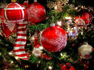 People who decorate for Christmas early are actually happier!