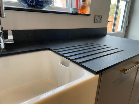 Worktop drainer grooves beside Belfast sink