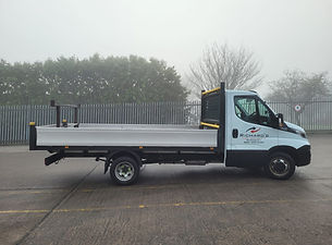 RichaA 3500kg flat-bed with 6 pallet spaces. It can carry 5.2m lengths @ 1250kg payload and can carry 500kg @ 8m long over headboard.