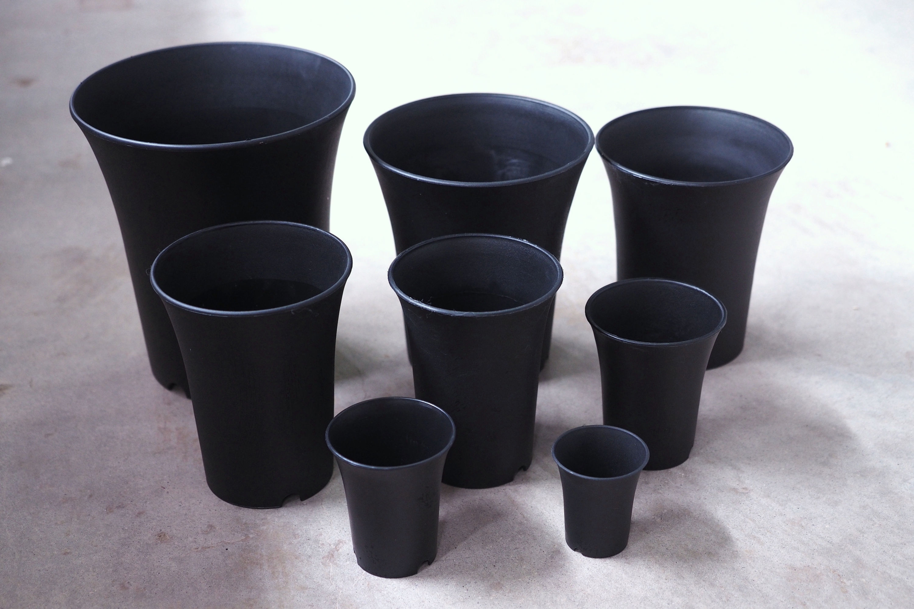 Tall Black Plastic Pot (Round)
