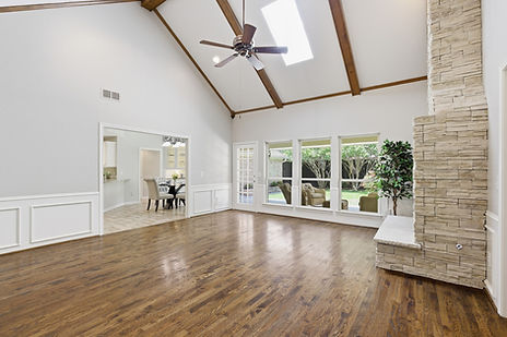 Plano real estate photography - vaulted living room