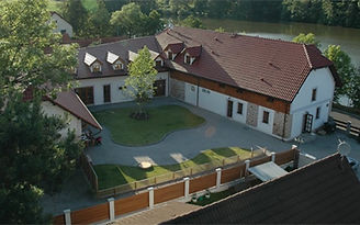 štiřínská stodola.jpeg