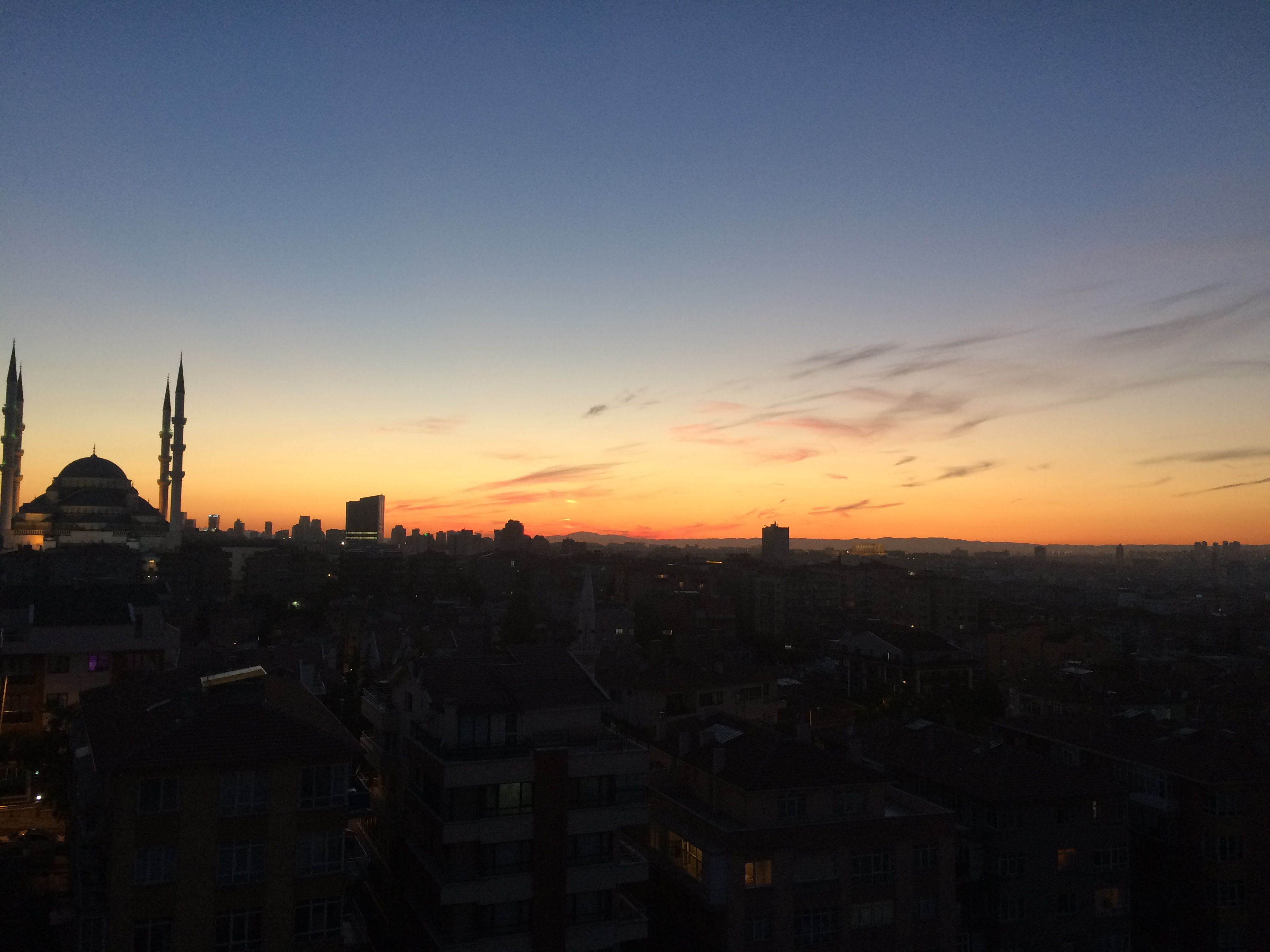 YURDUMUZUN GECE MANZARASI
