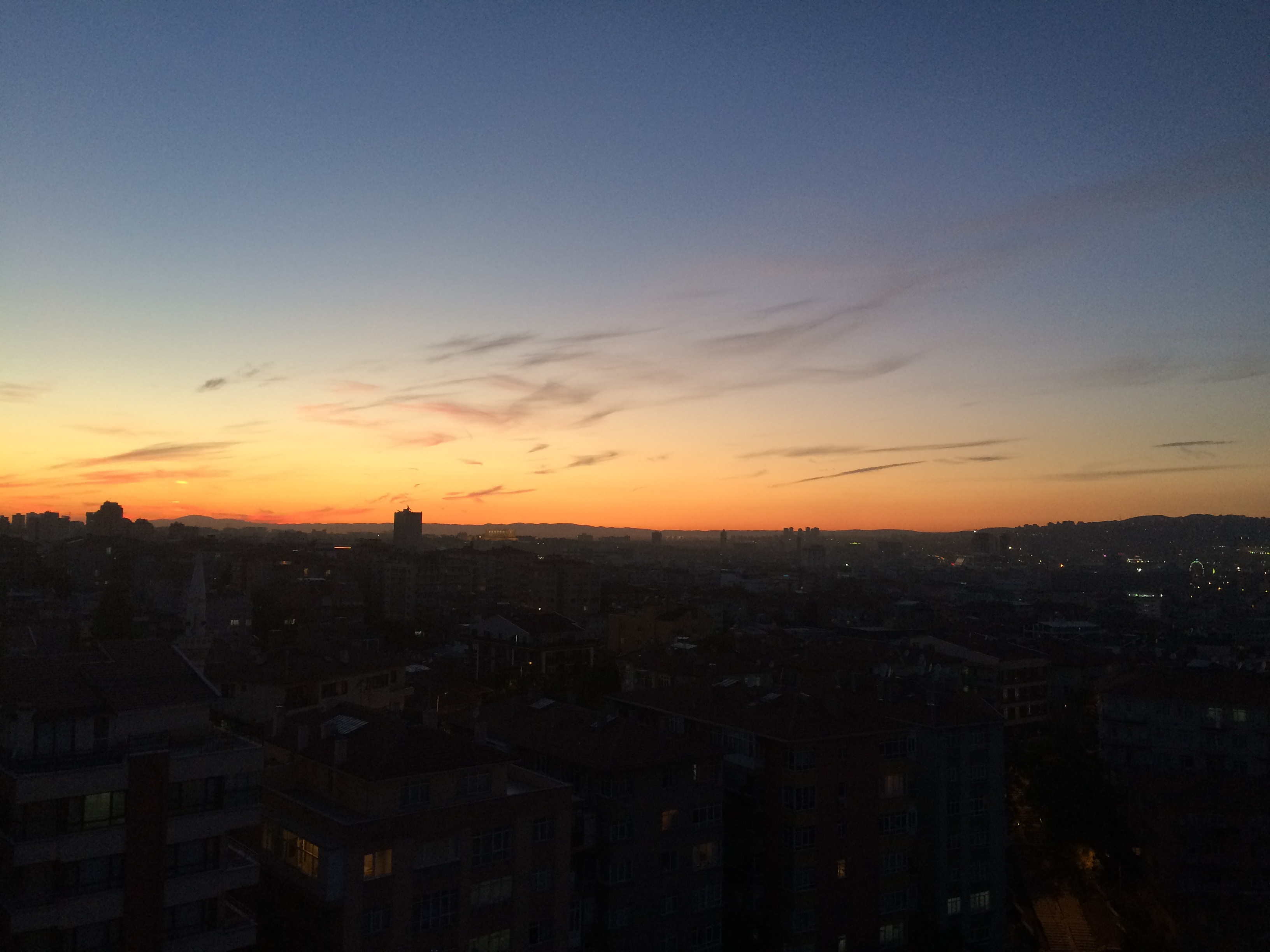YURDUMUZUN GECE MANZARASI
