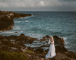 kapalua bay maui elopement bride on cliff