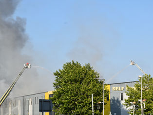 Update: Fire at storage world in Middleton