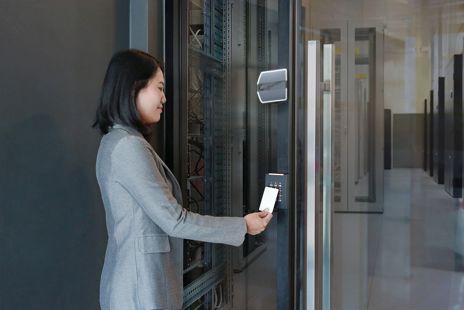 9abe5634-a808-4b6e-94bd-7500719b7faf_Multimodal Authentication for Physical Access Control