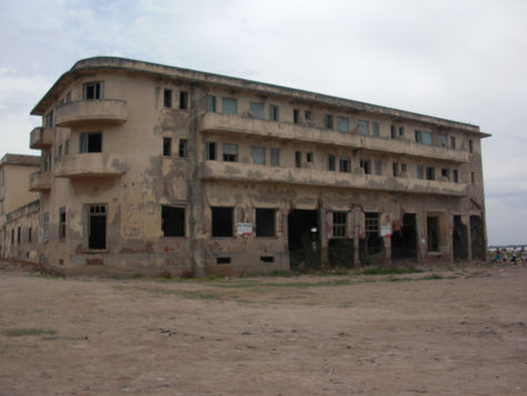 Hoy leemos a... Roberto Lapid