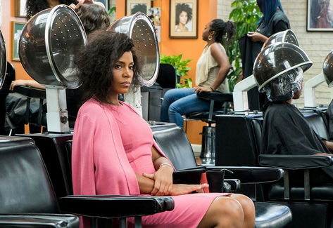 Algo más que rizos, alisados y belleza femenina