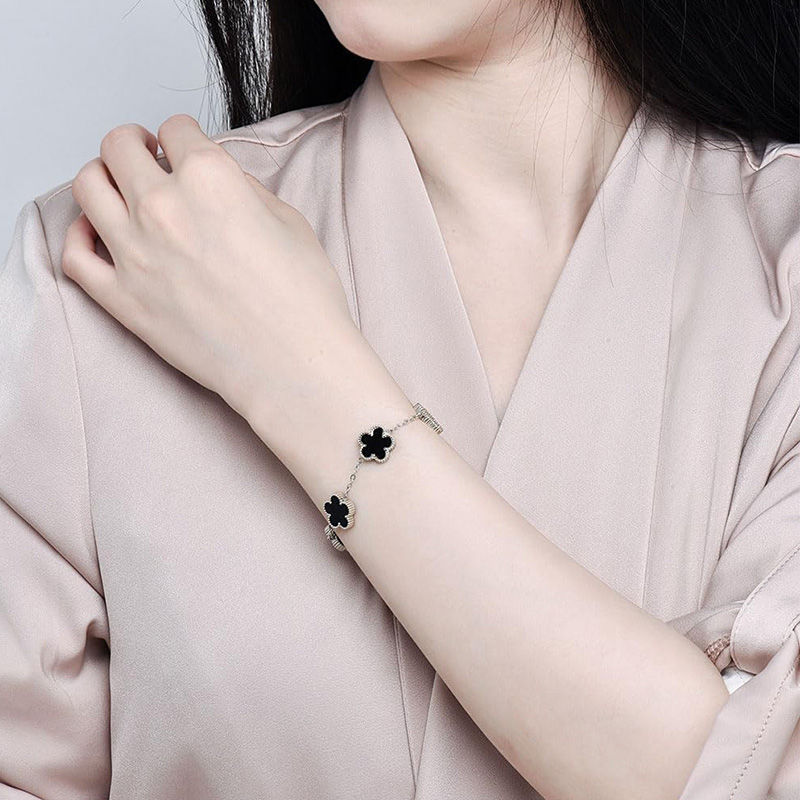 Thumbnail: Floréa Clover Bracelet