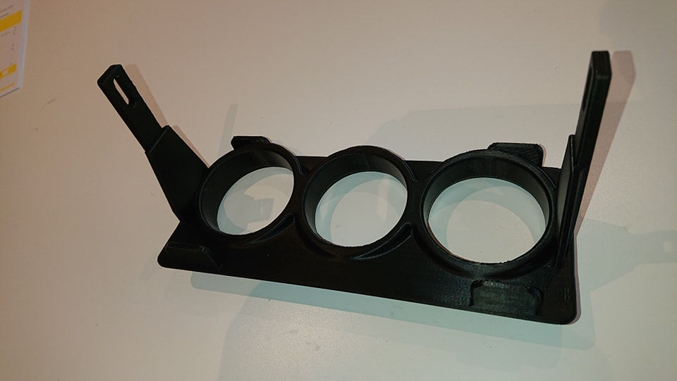 Miniatyrbilde: Volvo 240 lower gaugepod gearstick location