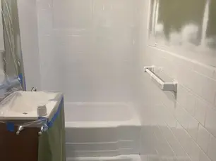 Newly Reglazed Bathroom Tile and Bathtub in Worcester