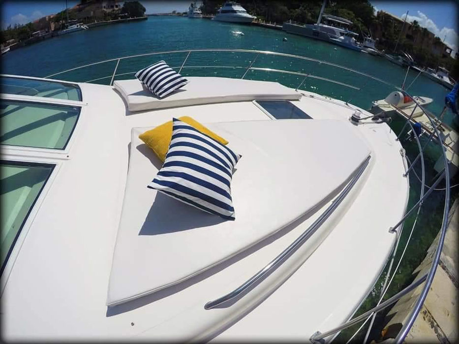 40ft Sea Ray Puerto Aventuras Bow