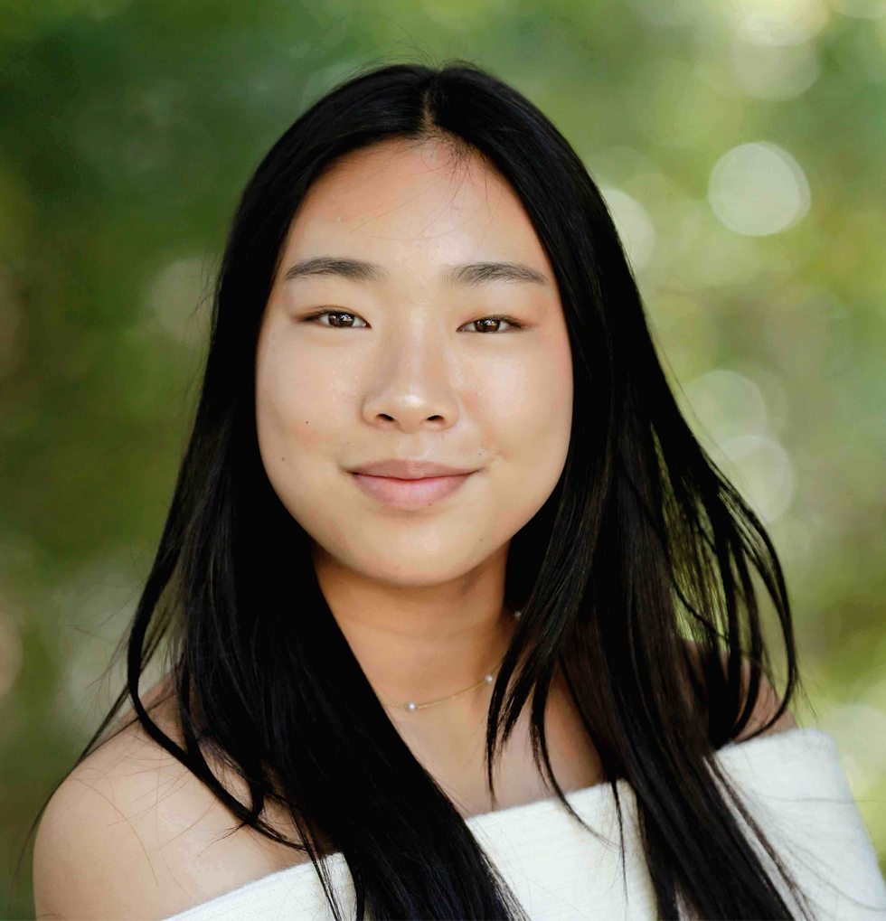 Alyssa soph headshot copy_edited_edited.png