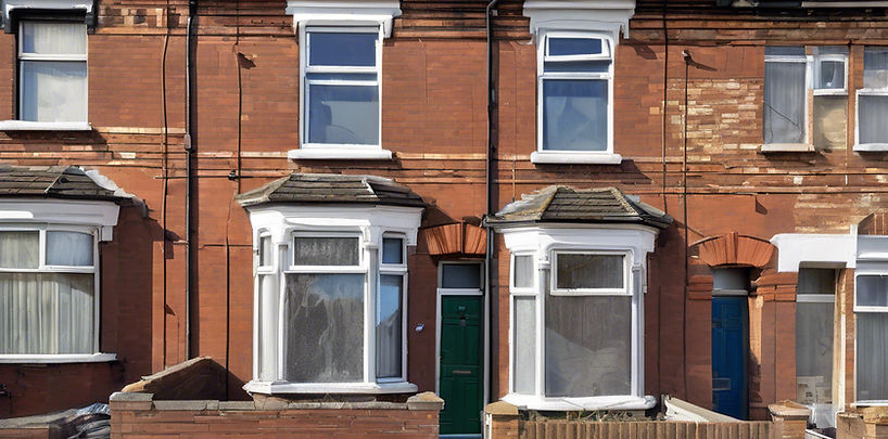 generate a realistic image of an external dilapidated terrace house in the UK that require