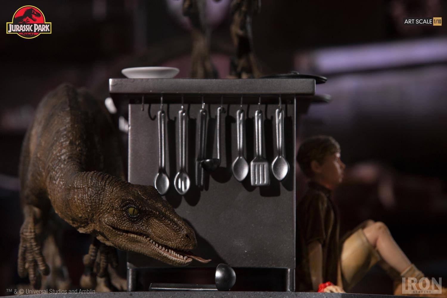 IRON STUDIOS 1/10 : JURASSIC PARK VELOCIRAPTOR IN THE KITCHEN