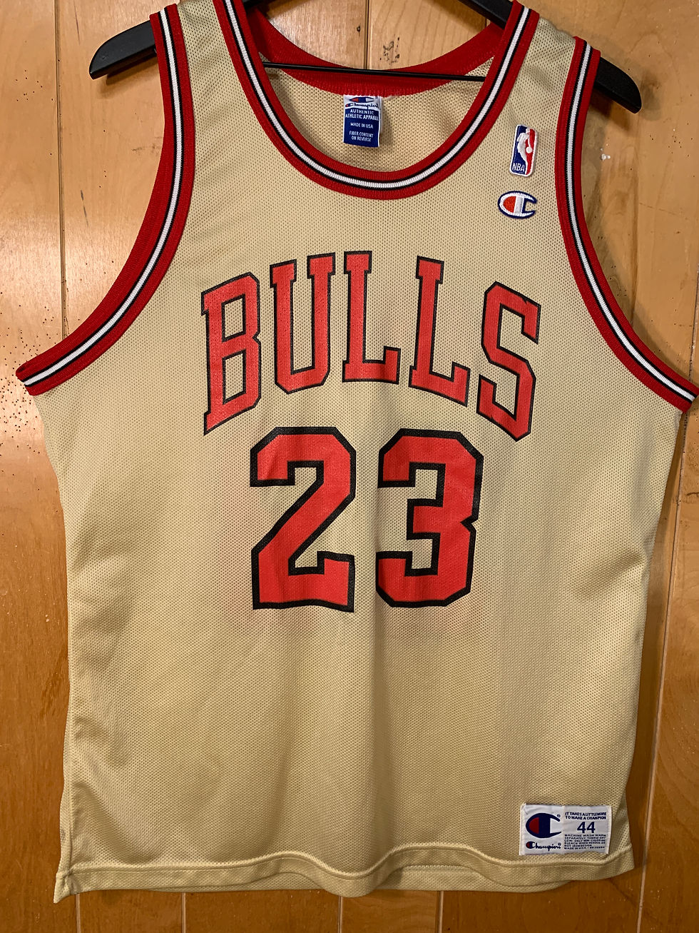 VINTAGE CHICAGO BULLS MICHAEL JORDAN CHAMPION GOLD JERSEY