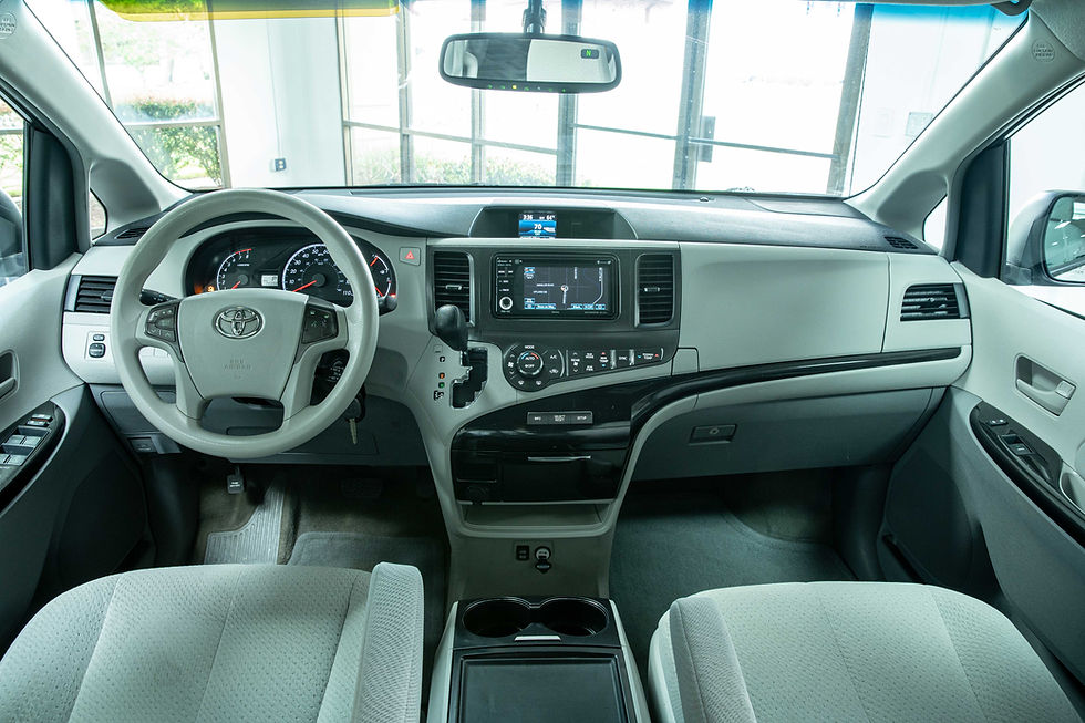 Thumbnail: 2013 Toyota Sienna LE