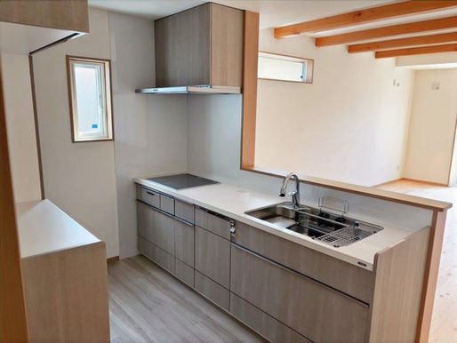 舞鶴で快適に暮らすLDK|無垢桧フローリングと漆喰仕上げの新築住宅