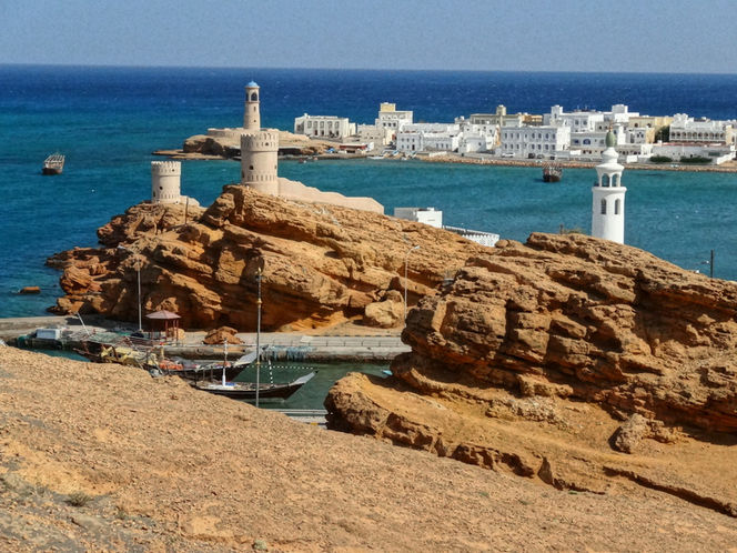 OMAN - Oasis of the Orient with an impressive balance between tradition and modernity