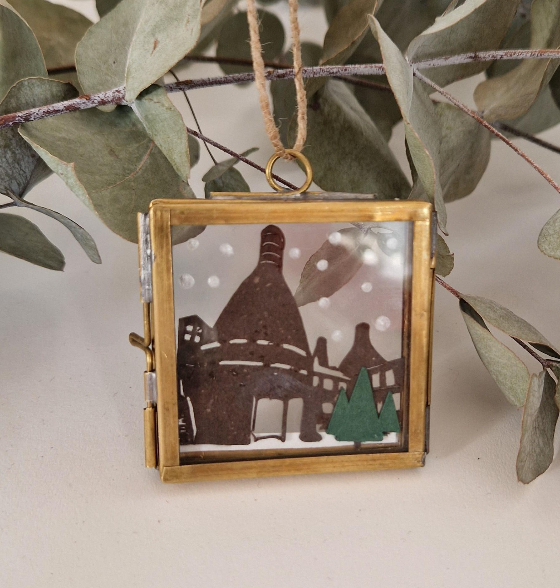 Mini glass framed papercut  decoration; Potteries in the Snow